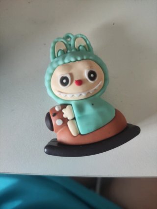 Llavero figura de conejo con caballito