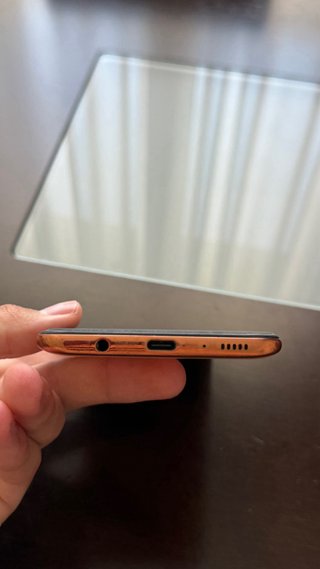 Samsung A70 + custodia + 3 proteggi-schermo