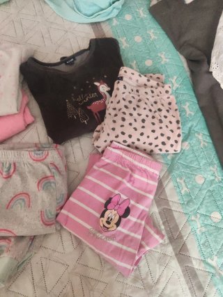 Lote pijamas y pantalones niña T4-5