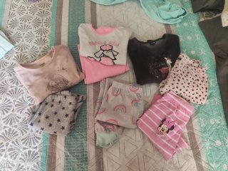 Lote pijamas y pantalones niña T4-5