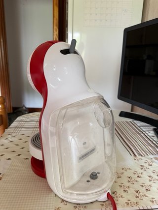 Cafetera Dolce Gusto Roja y Blanca