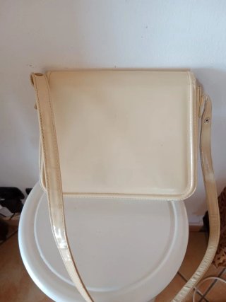 Borsa vintage bianca con dettagli oro