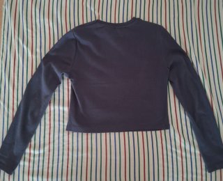 Top manga larga ajustado azul marino