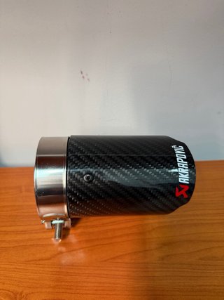 Cola de escape Akrapovič Carbono