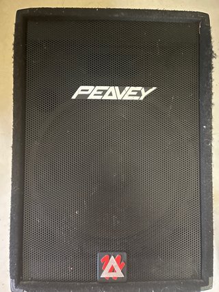 Equipo PA con: Behringer PMX2000+2 Peavey Eurosys3