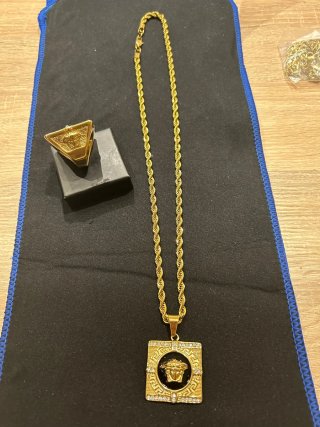 Chapado en oro real 18k Versace Anillo y Collar