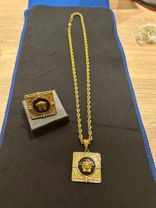 Chapado en oro real 18k Versace Anillo y Collar