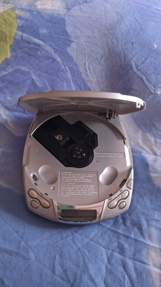 Sony CD Walkman D-E201 Plata