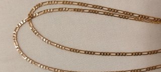 Dos cadenas de hombre chapadas en oro