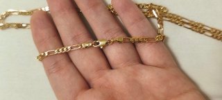 Dos cadenas de hombre chapadas en oro