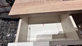 Mueble recibidor de madera y blanco