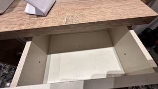 Mueble recibidor de madera y blanco