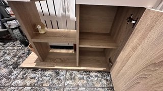 Mueble recibidor de madera y blanco