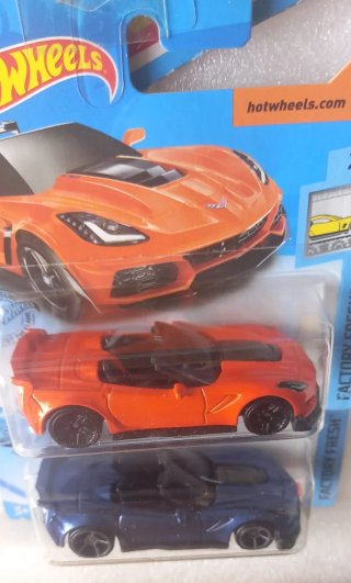 Conjunto 2 Hot Wheels 19 Corvette ZR1 Convertible
