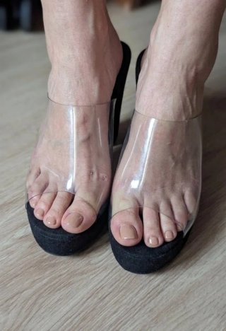 Zapatos de tacón transparentes negros