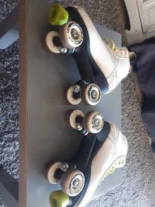 Patines de ruedas Boomerang blancos. Numero 37/38