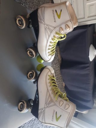 Patines de ruedas Boomerang blancos. Numero 37/38