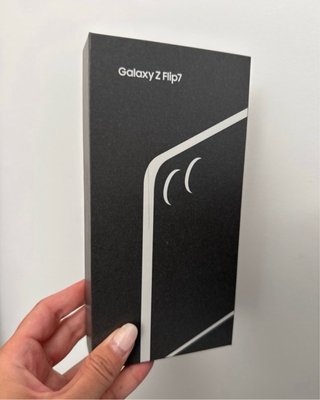 Caja Samsung Z Flip 7 Negra