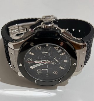 Reloj Elegante plateado con correa negra