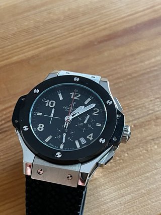 Reloj Elegante plateado con correa negra