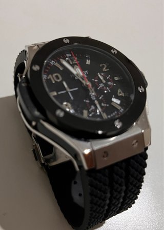 Reloj Elegante plateado con correa negra
