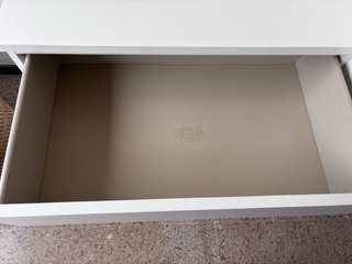 Cómoda 3 cajones Ikea modelo MALM.