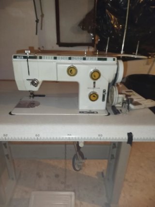 Máquina de coser Alfa (motor averido se puede camb