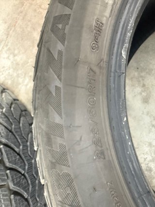 Neumáticos 4 unidades Bridgestone  225/50 R17 94