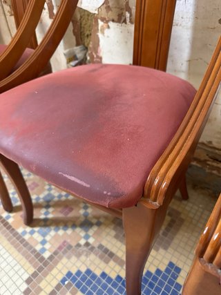 Sillas de madera con asiento de tela