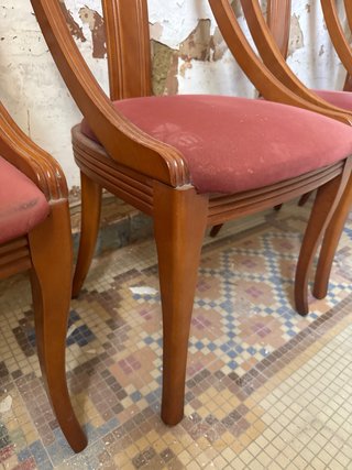 Sillas de madera con asiento de tela