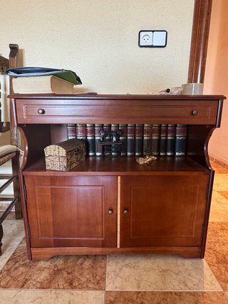 Mesa auxiliar de madera