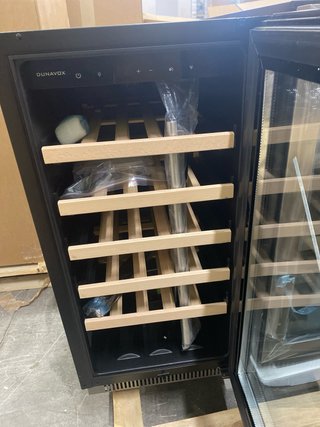 Vinoteca Negra con Puerta de Cristal