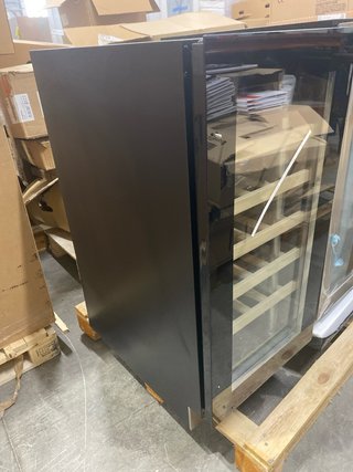 Vinoteca Negra con Puerta de Cristal