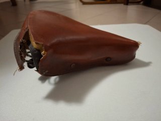 Selle bici vintage in pelle ideali per restauri..