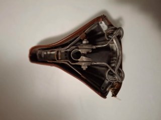 Selle bici vintage in pelle ideali per restauri..