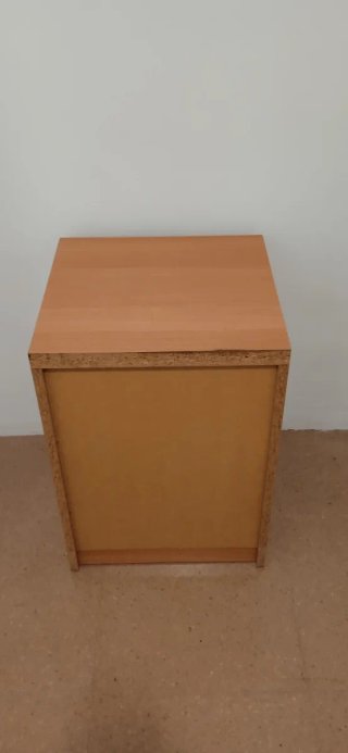 Mesita de noche de madera