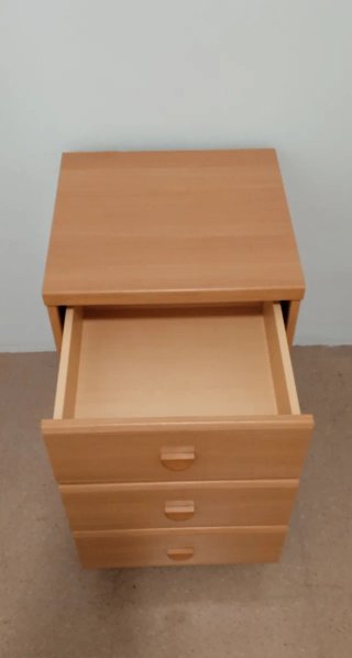 Mesita de noche de madera