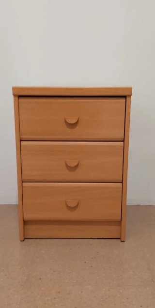 Mesita de noche de madera