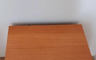 Mesita de noche de madera