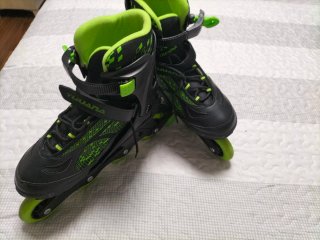 Patines en línea ,con funda y protectores.