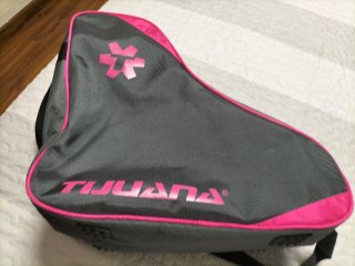 Patines en línea ,con funda y protectores.