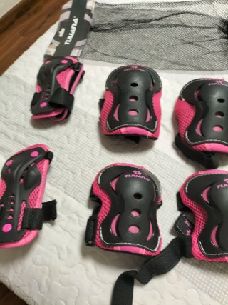 Patines en línea ,con funda y protectores.