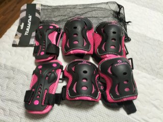Patines en línea ,con funda y protectores.