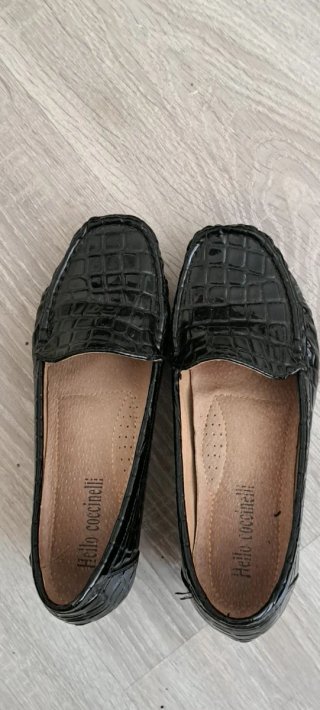 Mocasines negros efecto cocodrilo