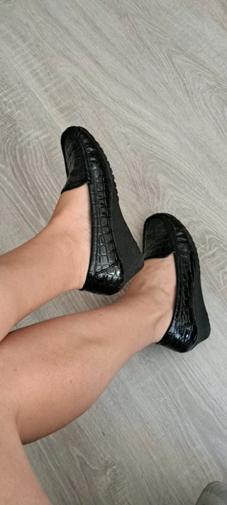 Mocasines negros efecto cocodrilo