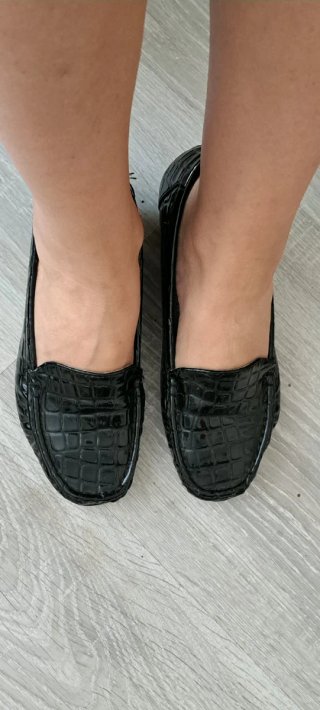 Mocasines negros efecto cocodrilo