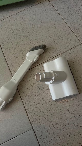 Aspiradora Escoba Sin Cable Blanca y Dorada