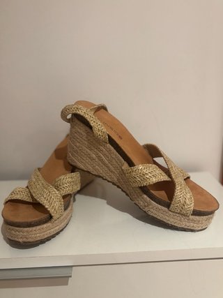 Sandalias cuña Inside beige talla 38
