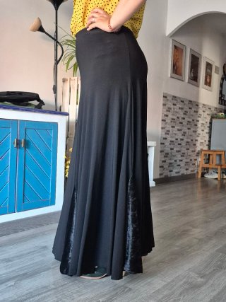 Falda flamenca negra con volantes