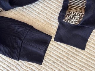 Jersey Fred Perry Hombre Negro y dorado